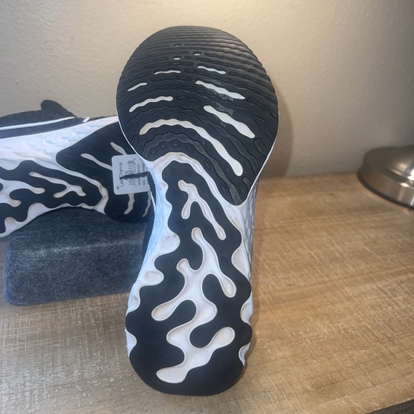 New Women's Nike React Infinity Run FK 3 in Black/White Size US 7 NWT DD3024001 - Picture 12 of 14
